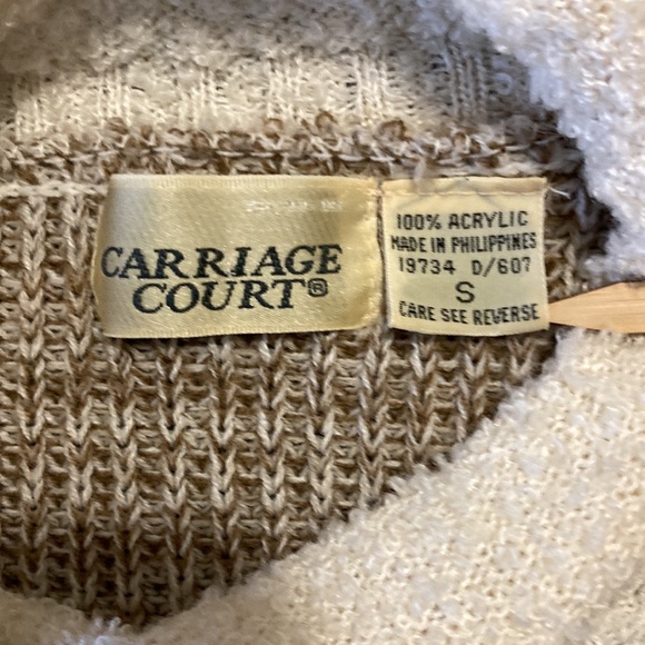 CARRIAGE COURT Small vintage Sweater roll neckline. Drop shoulder patch design - Picture 6 of 8
